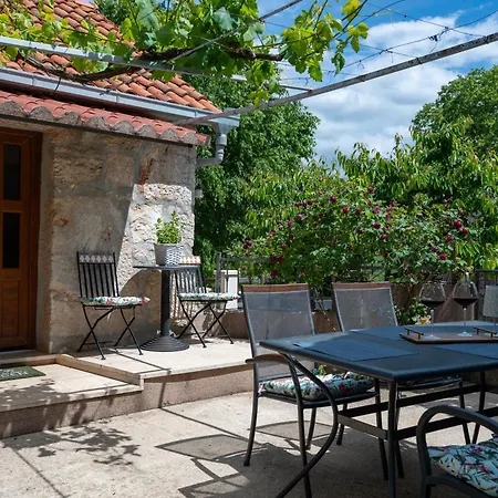 Story Stone House Apartamento