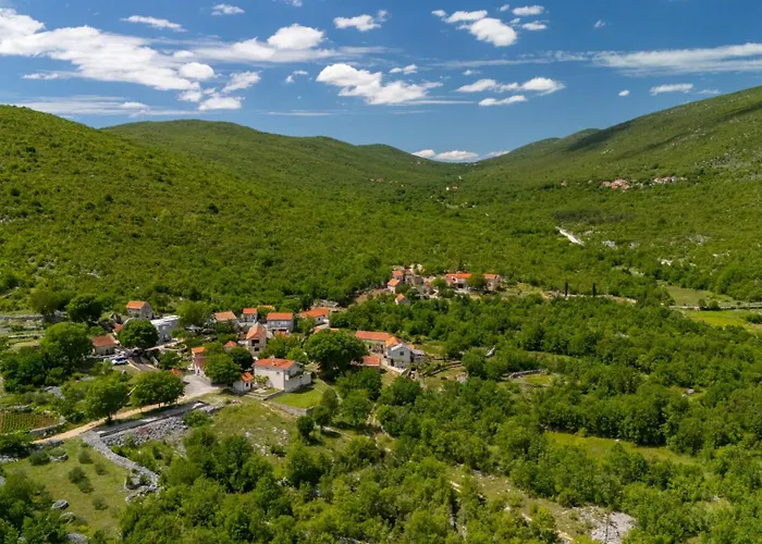Apartman Story Stone House