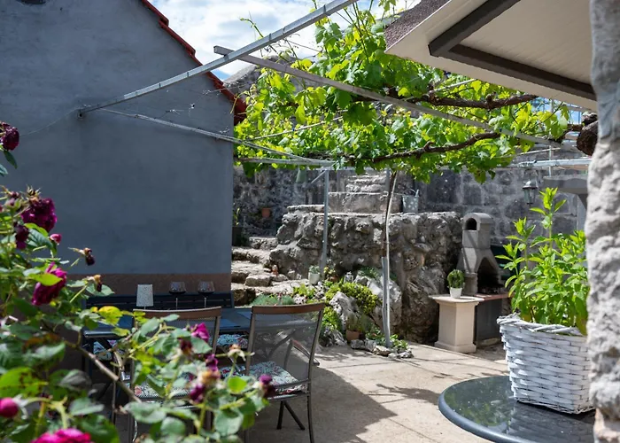 Apartman Story Stone House
