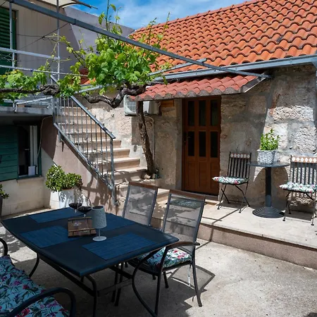 公寓 Story Stone House *