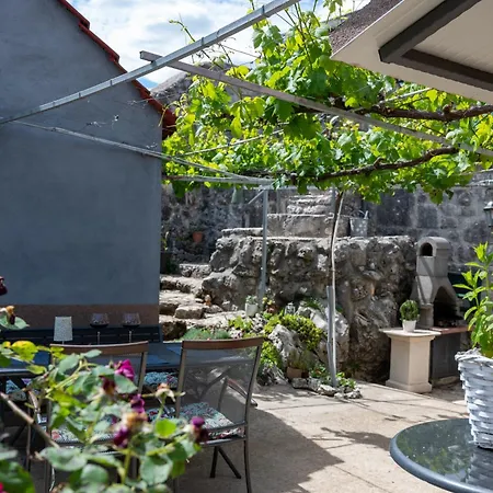 公寓 Story Stone House